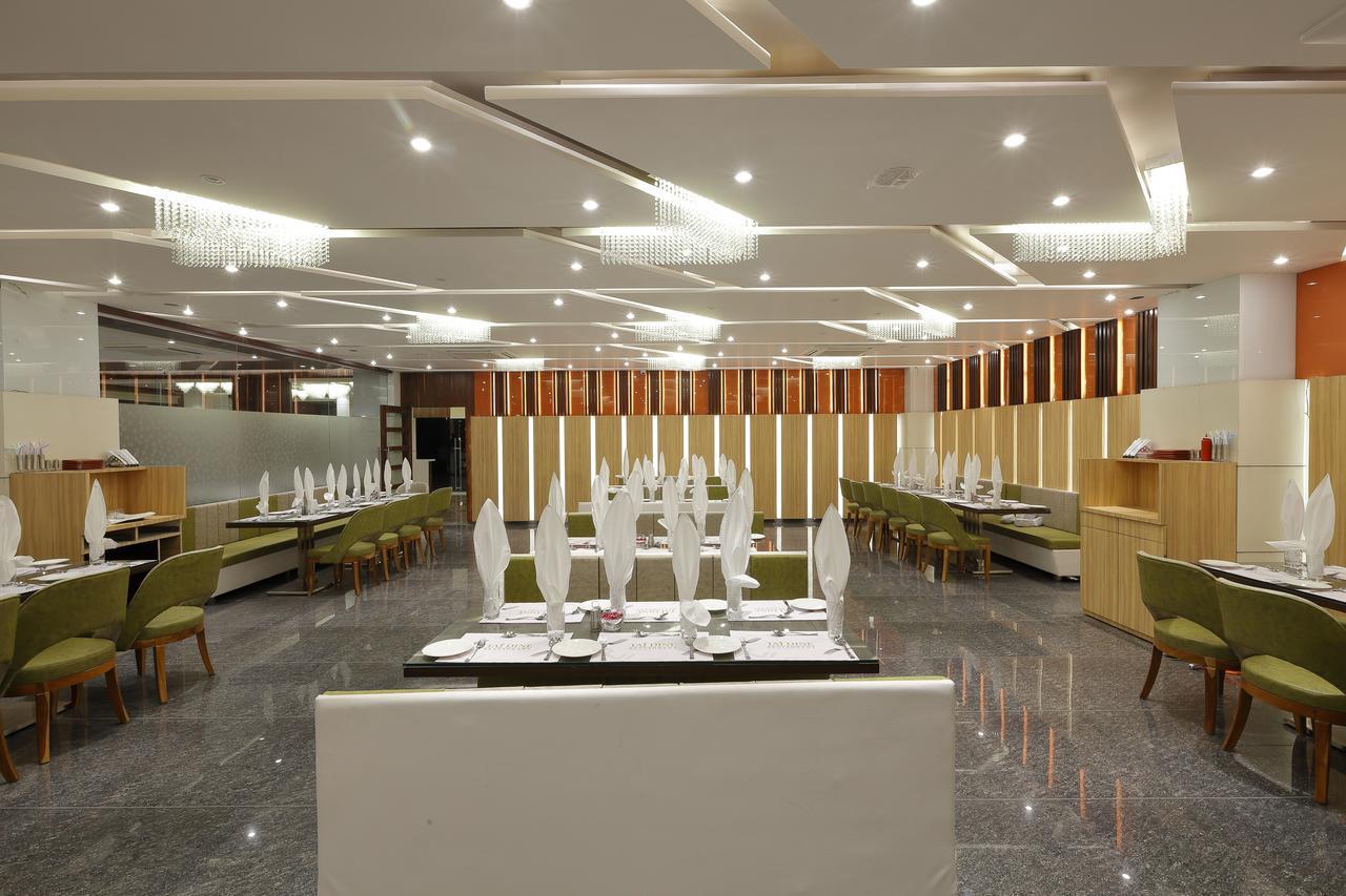 Hotel Luxura Godhra Camera foto
